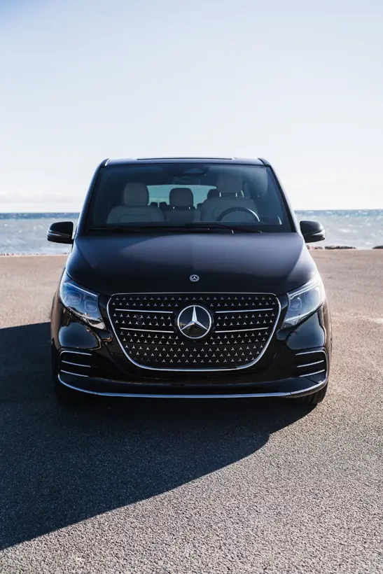 How do you organise airport transfers to Saint-Tropez